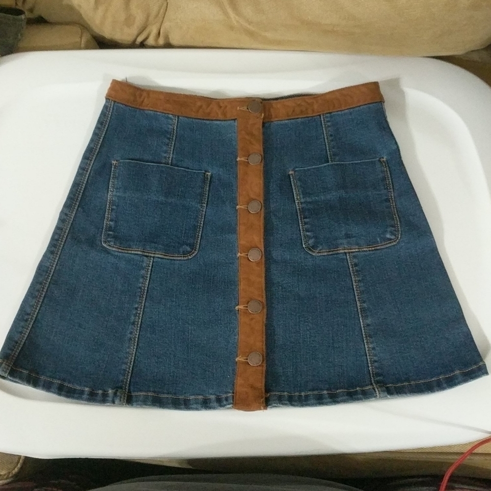 American Rag Denim Button Down Skirt Faux Suede Trim Medium Wash - size 3